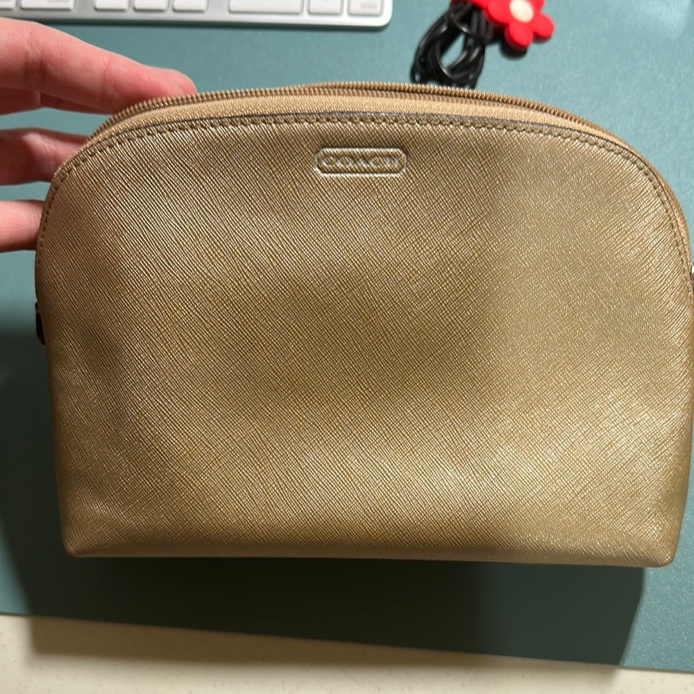 Pre owen Coach Cosmetic in case gold